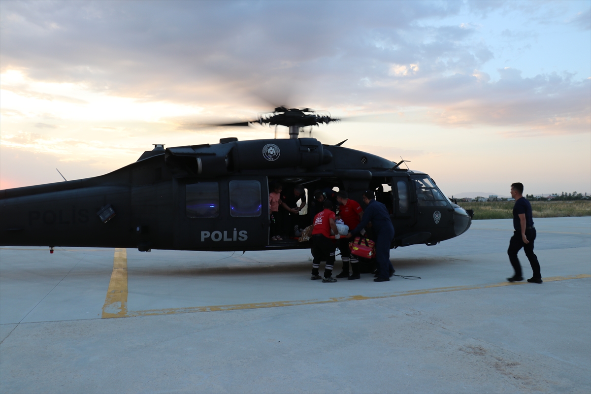 Van'da hamile kadının yadımına polis helikopteri ulaştı